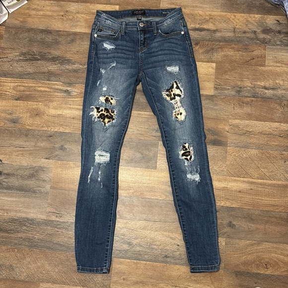 Leopard Print Ripped Jeans - Picture 3 of 5